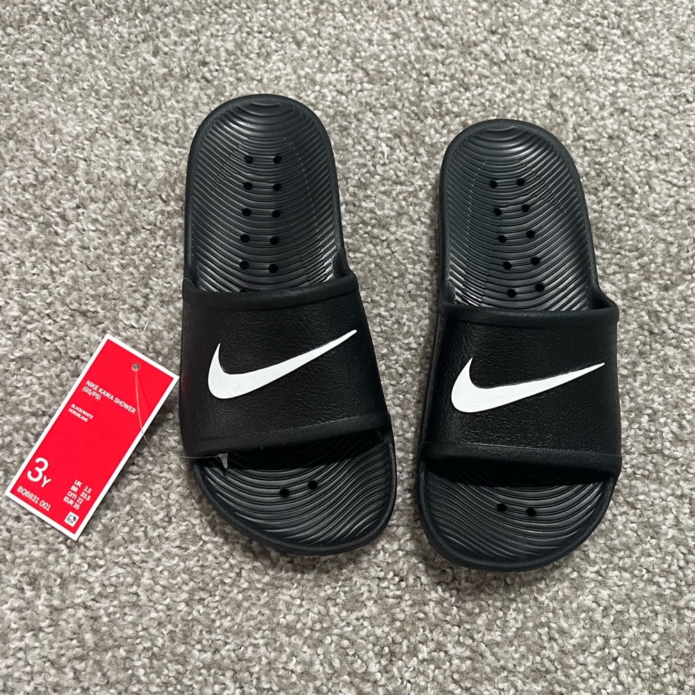 NWT Big Kids’ Nike Kawa Shower Slides